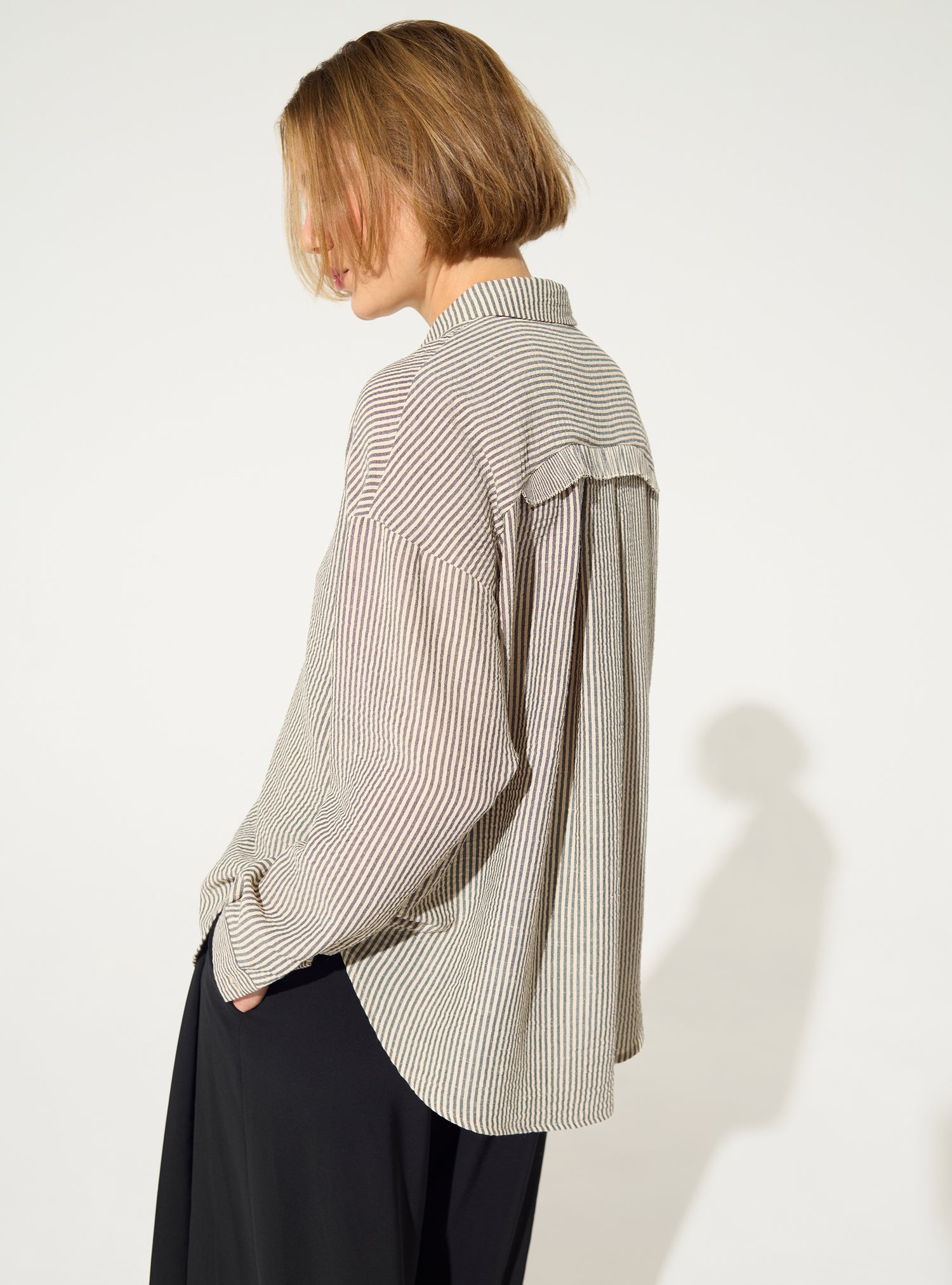 Weißes, plissiertes Oversize-Hemd