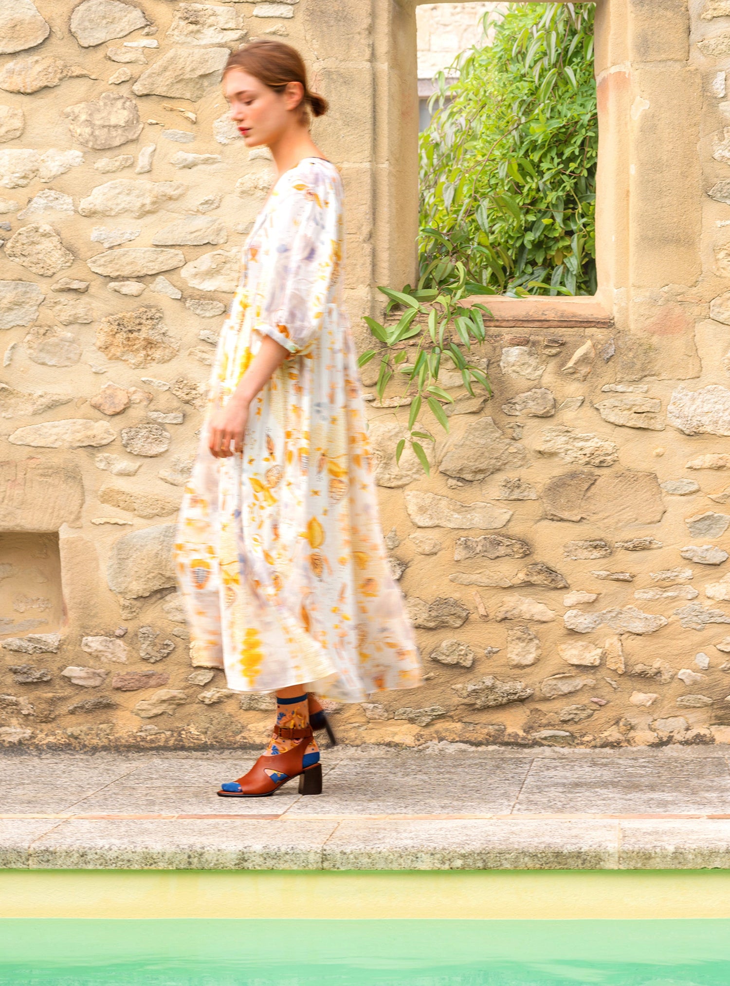 Loose-fitting printed dress in white cotton