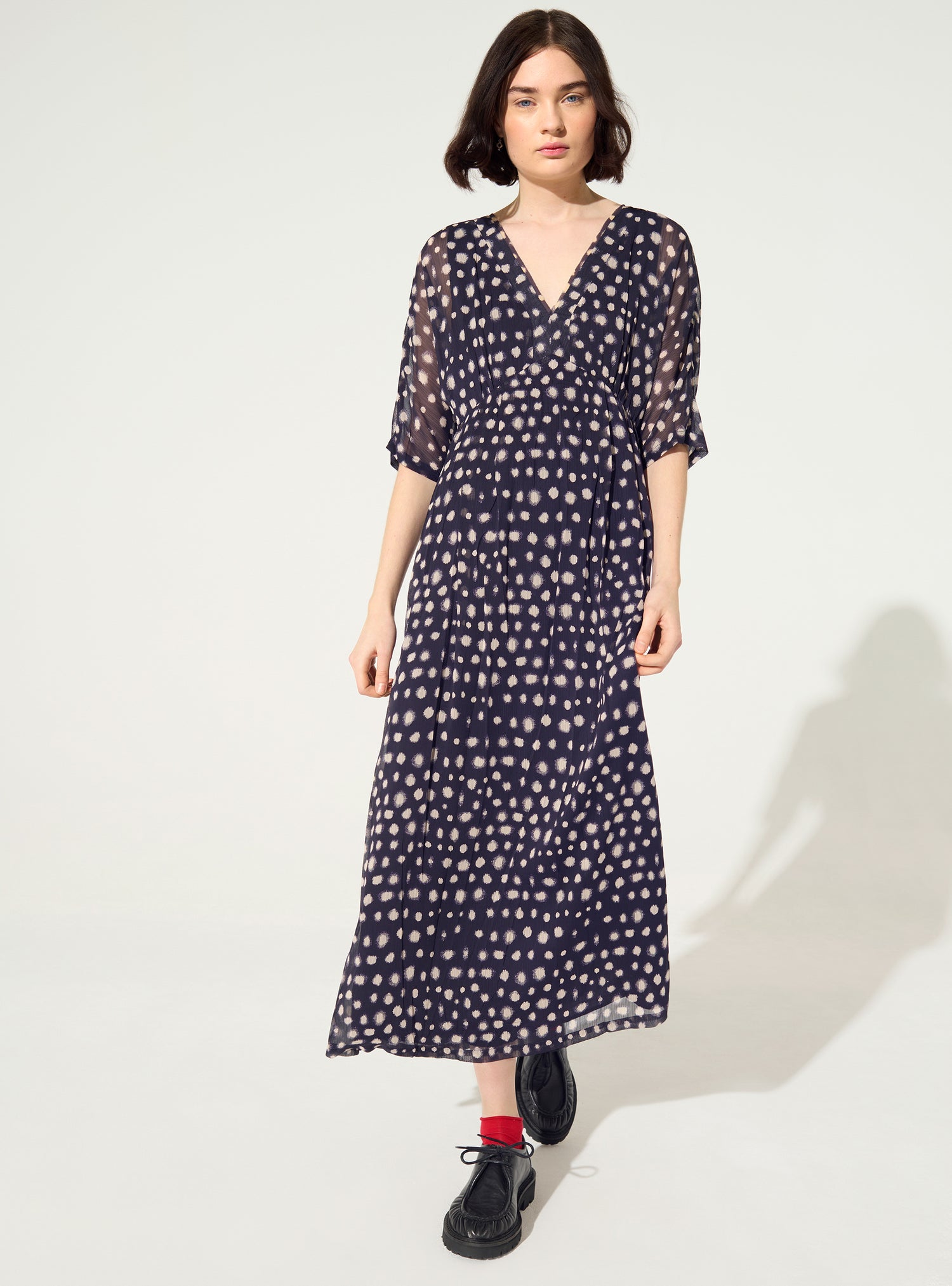 Robe ajustée plissée imprimé maison violette