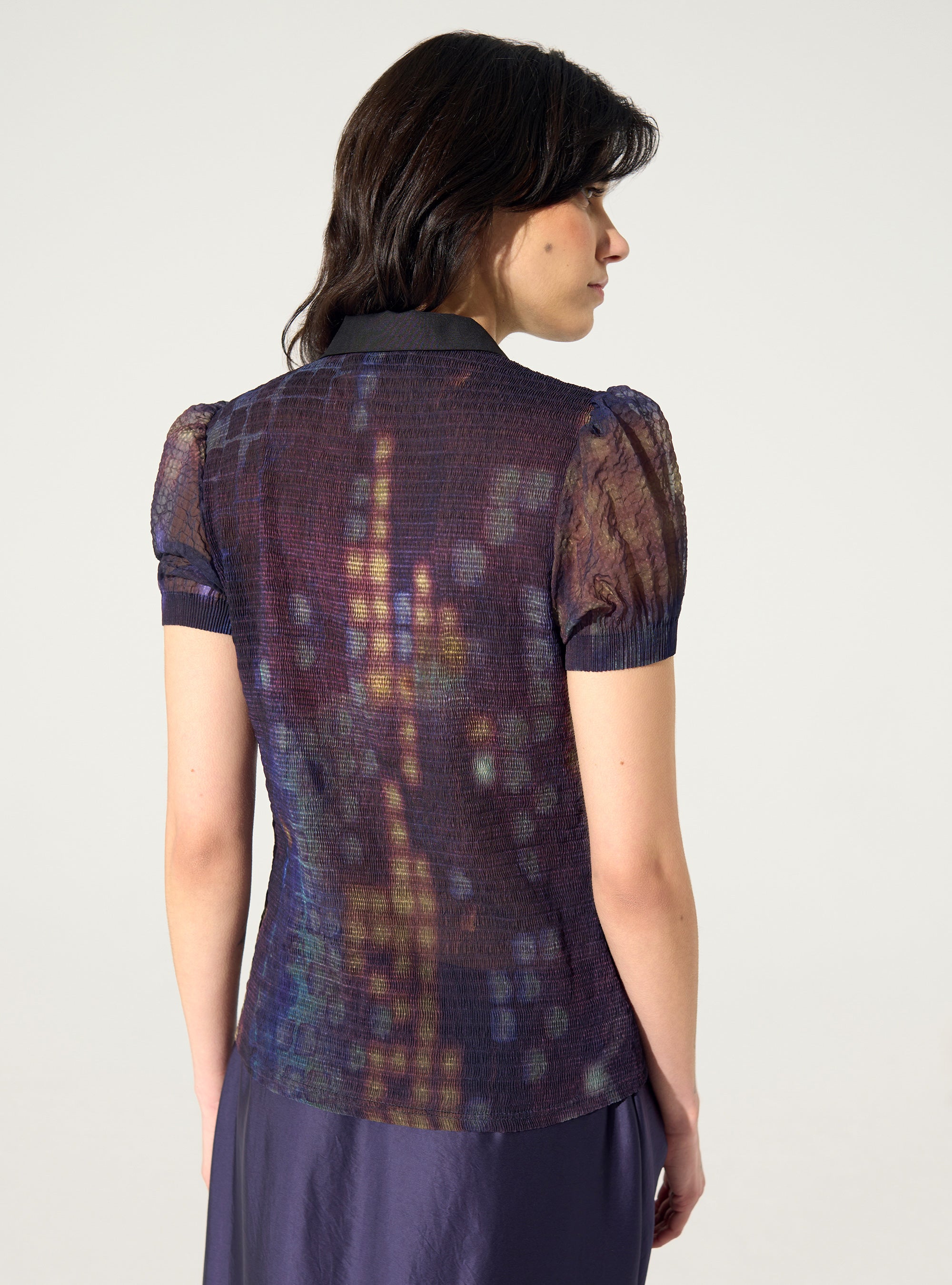 Lila tailliertes Poloshirt mit Falten und Hausaufdruck