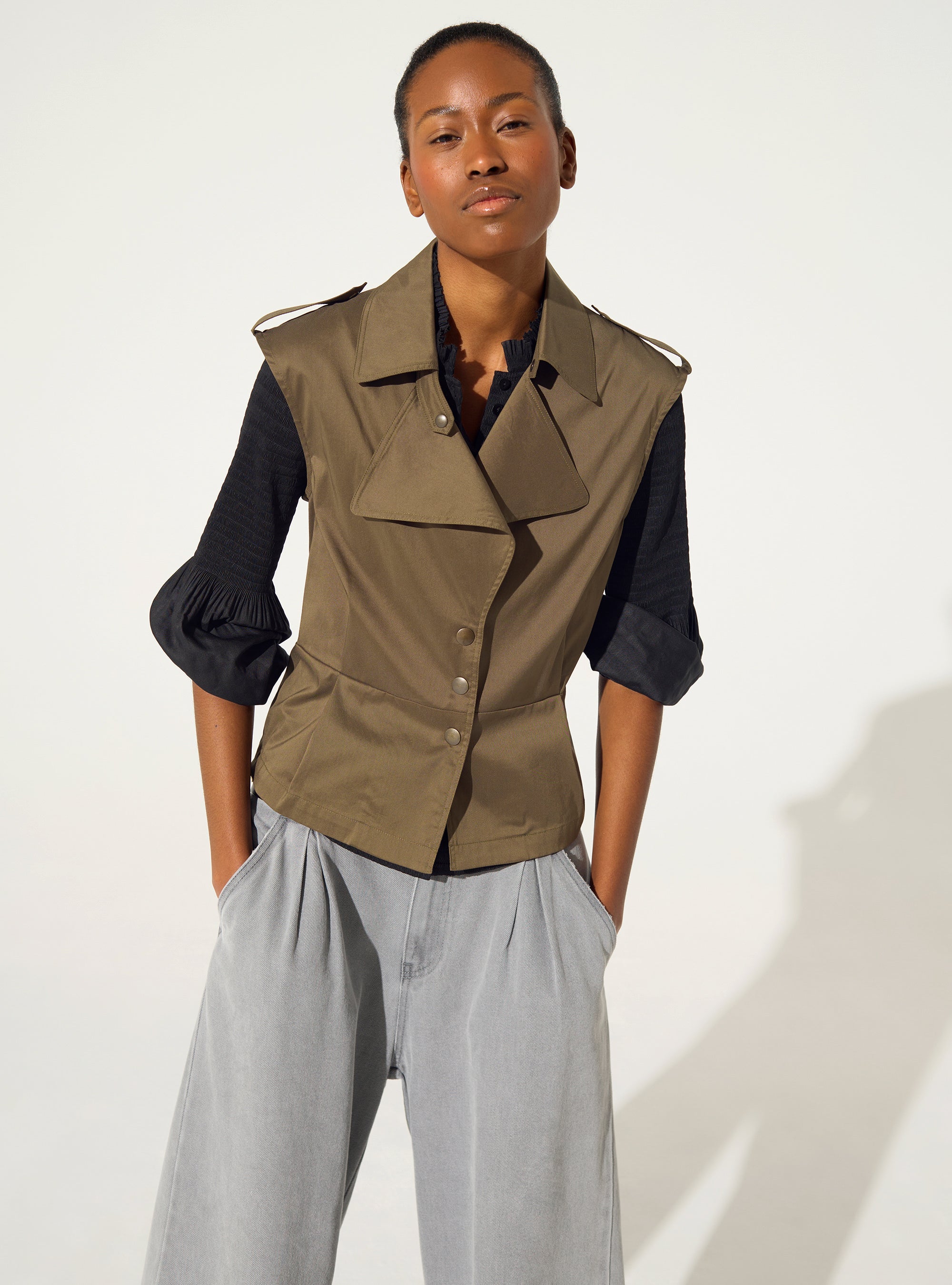 Braunes Baumwollhemd