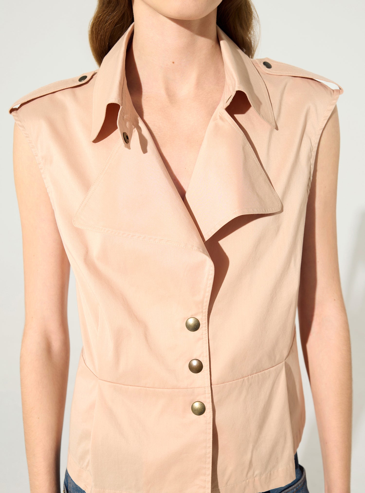 Chemise ajustée plissée en coton nude