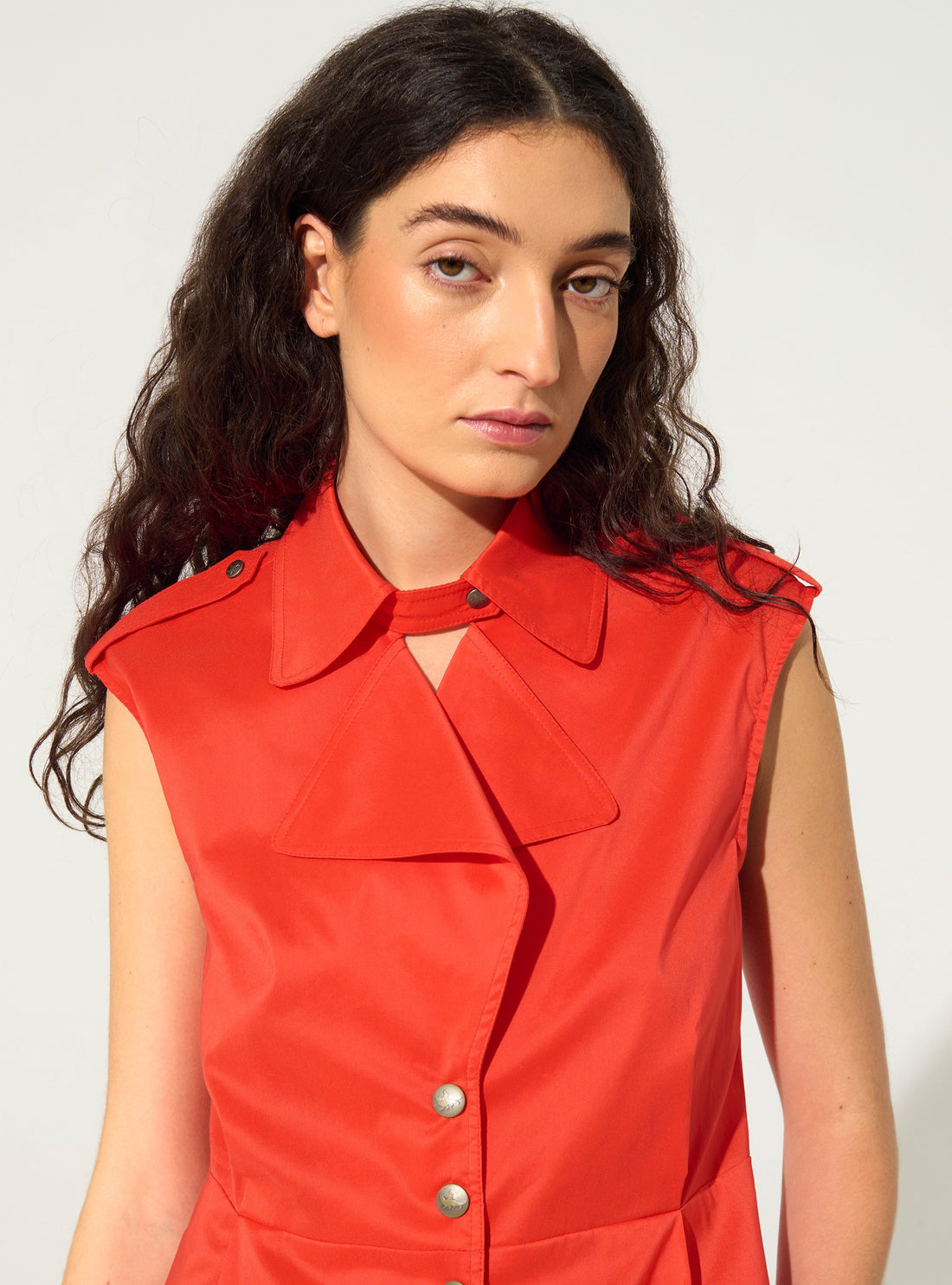 Chemise ajustée plissée en coton rouge