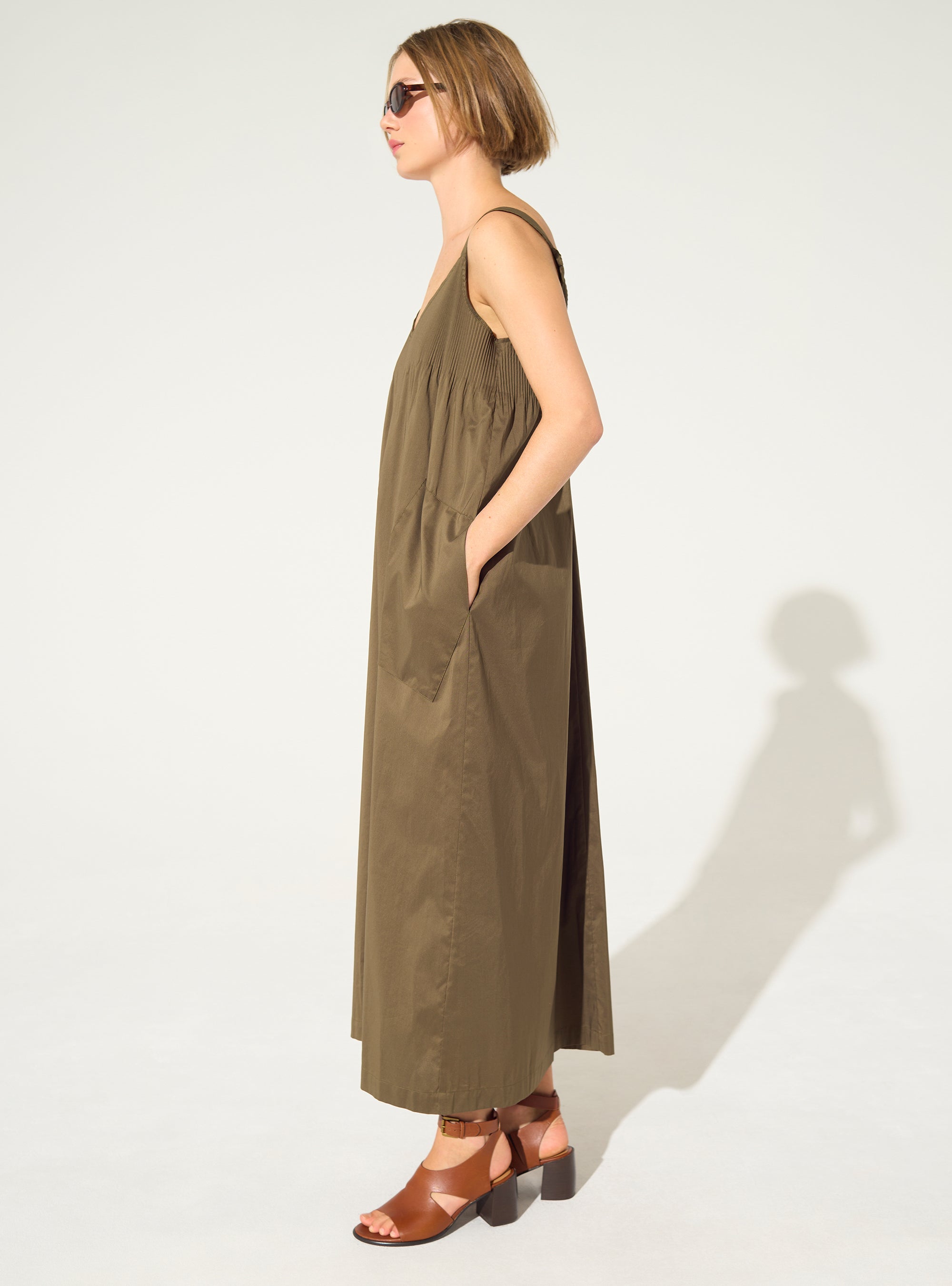 Long pleated brown dress
