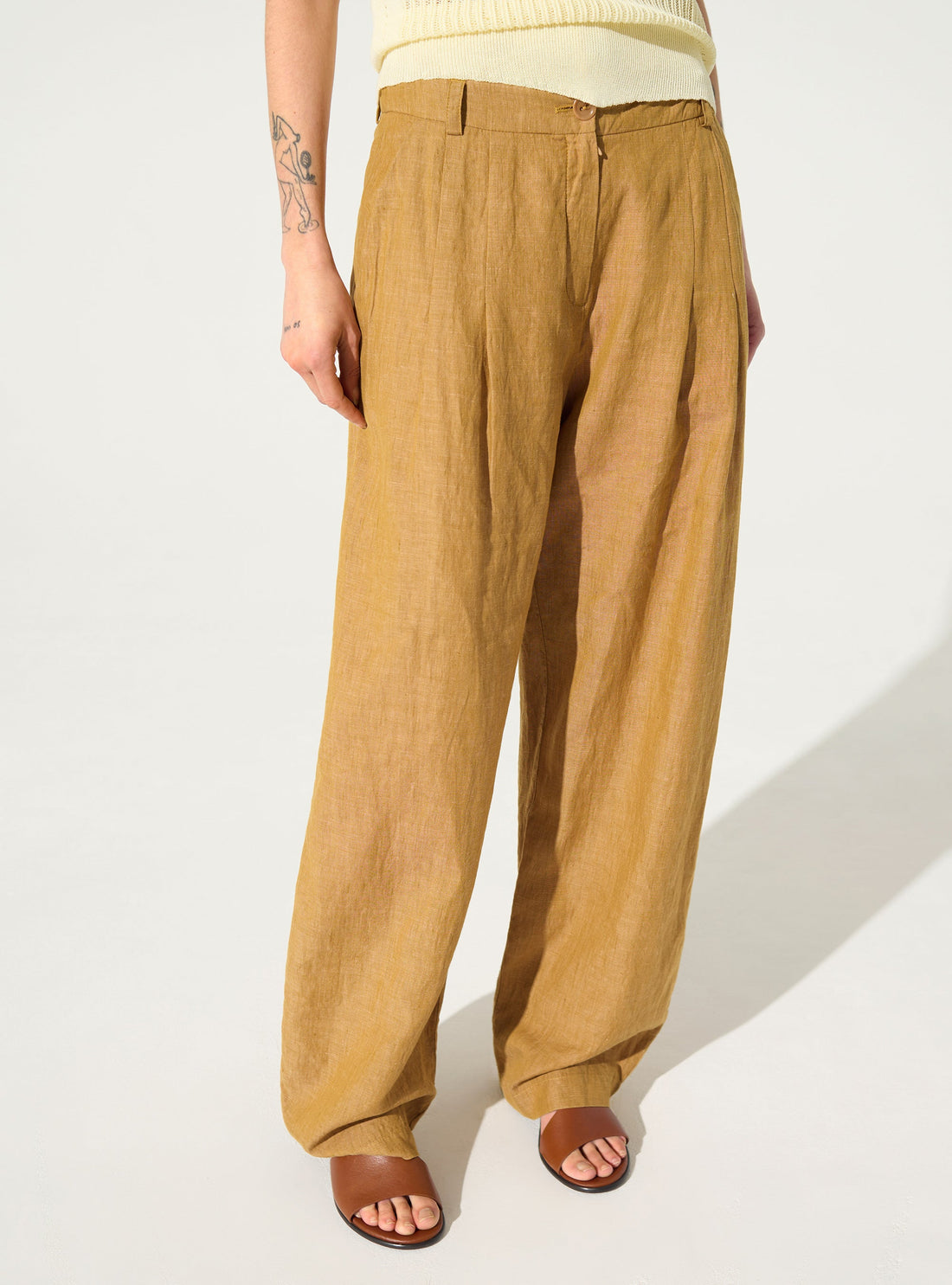 Braune Leinen- und Baumwollhose