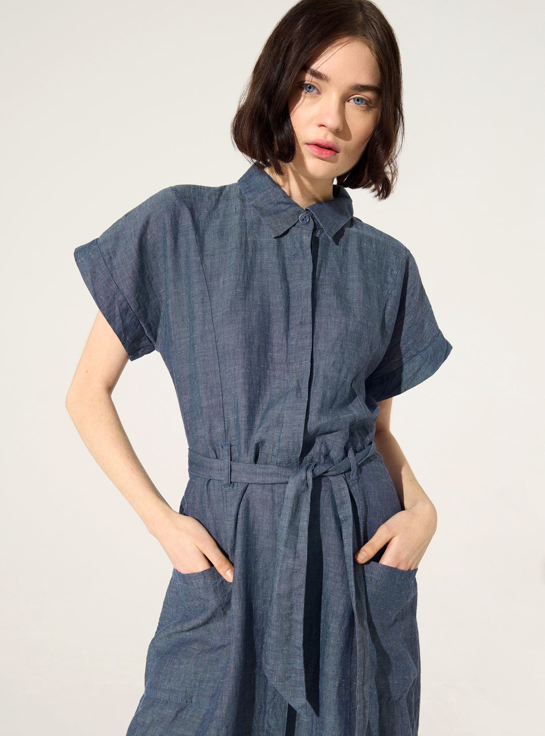 Loose-fitting blue linen and cotton dress