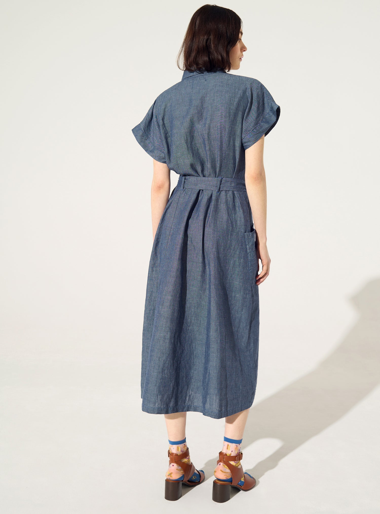 Loose-fitting blue linen and cotton dress