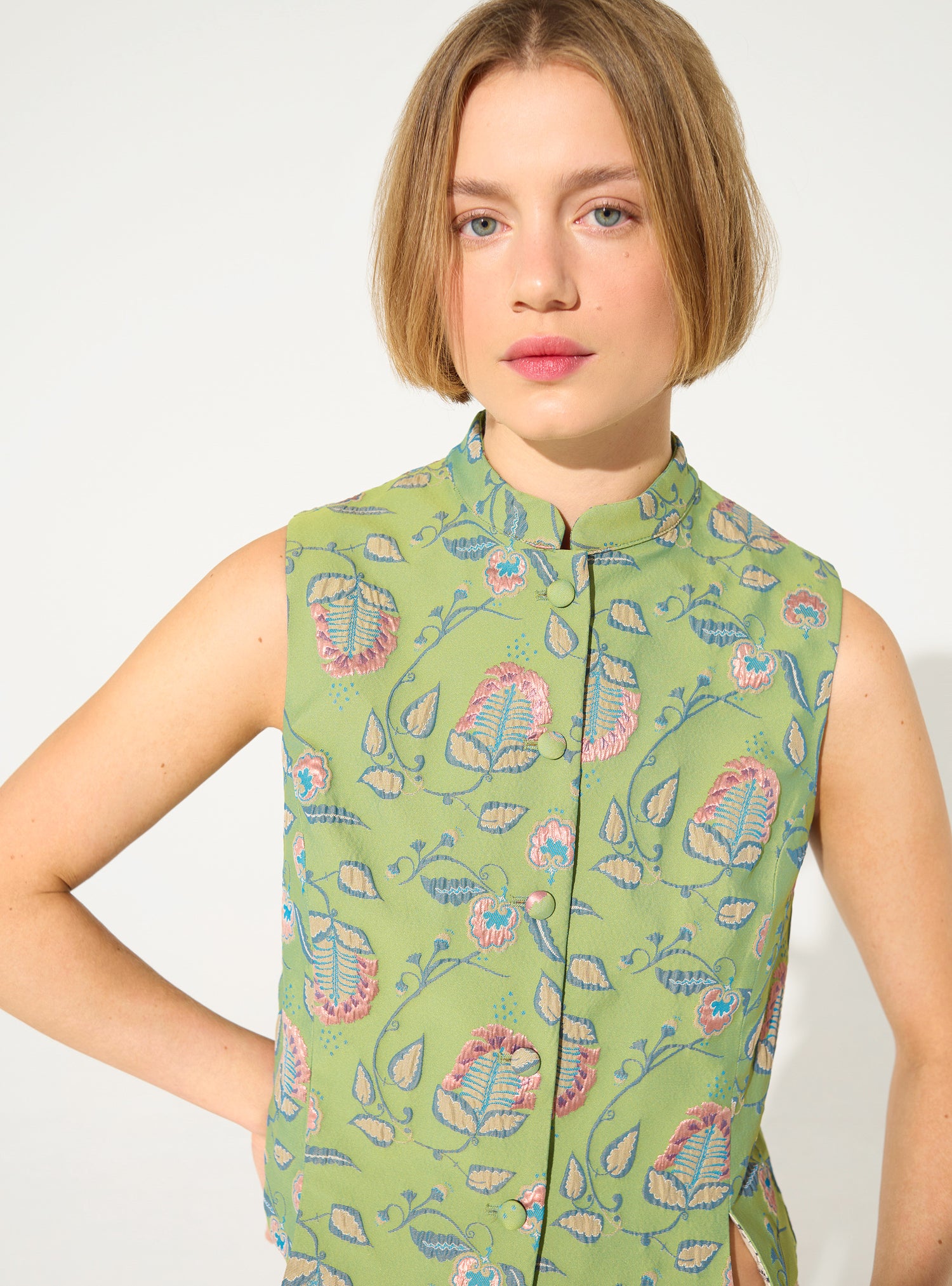 Fitted vest with green print