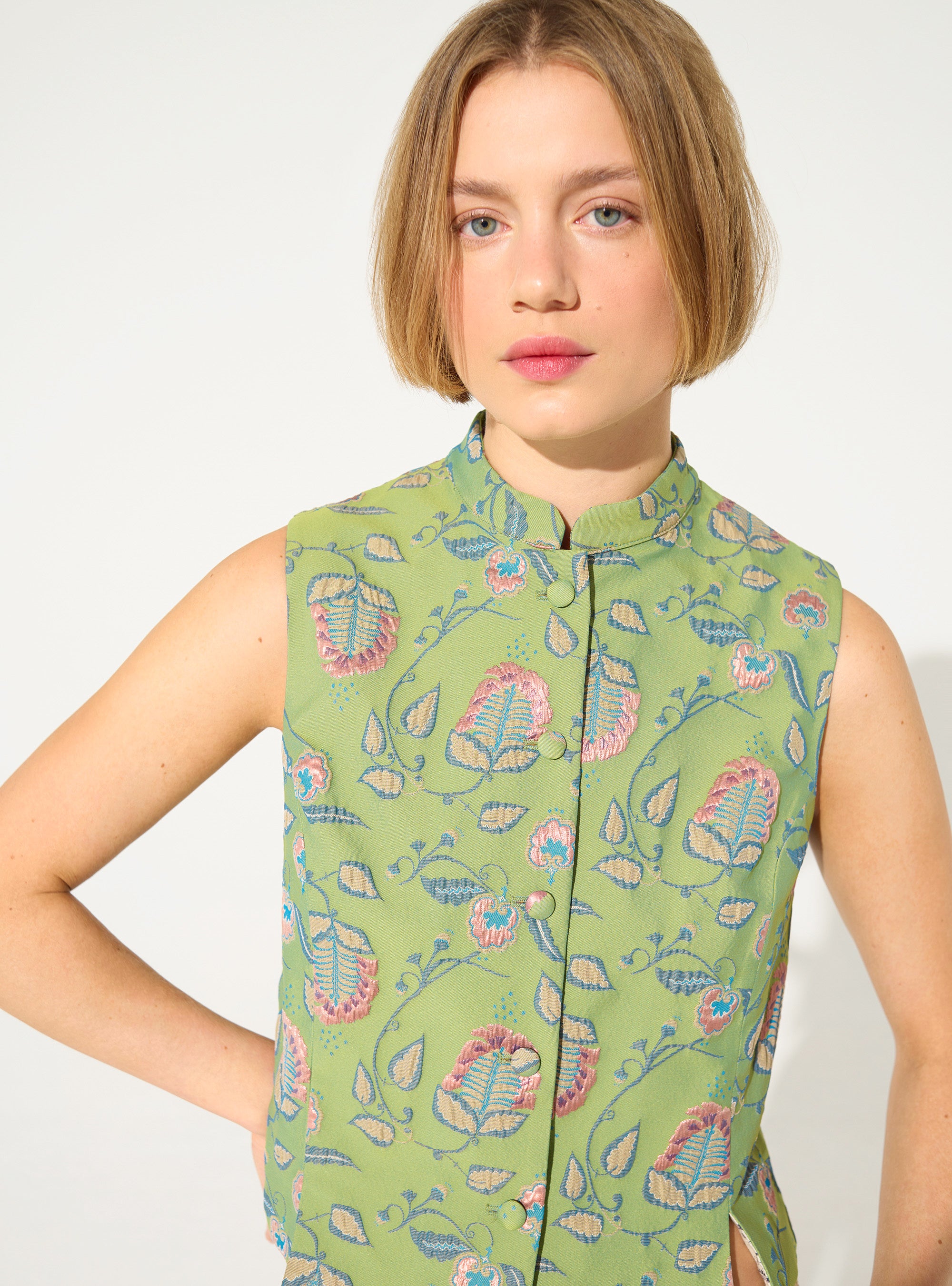 Fitted vest with green print