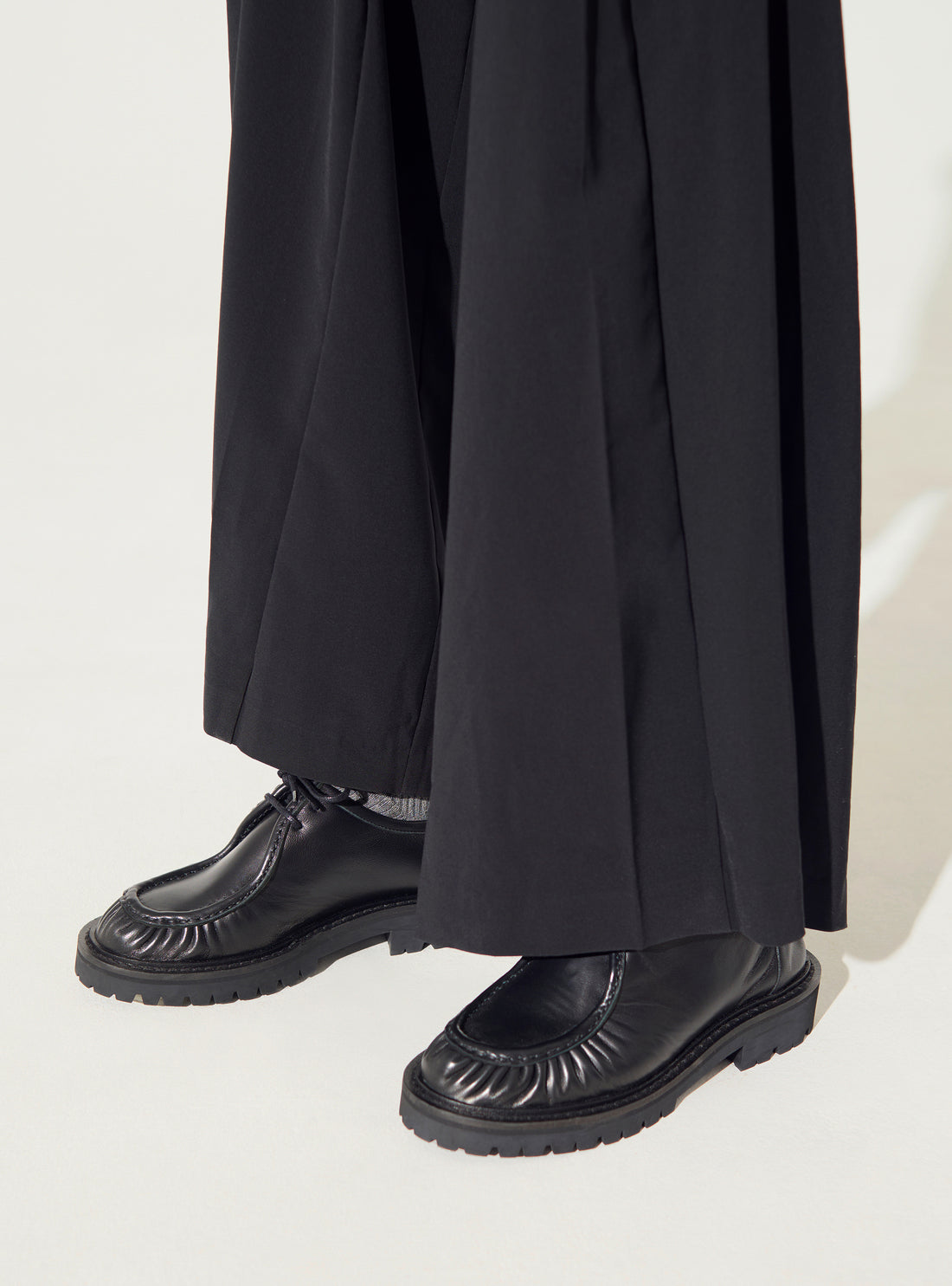 Schwarze Leder-Derbys