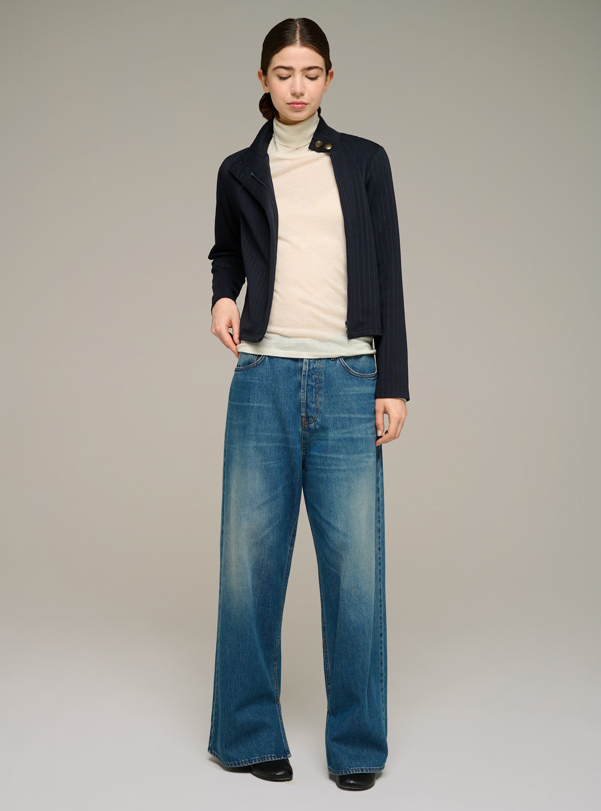 Kurze, taillierte Strickjacke