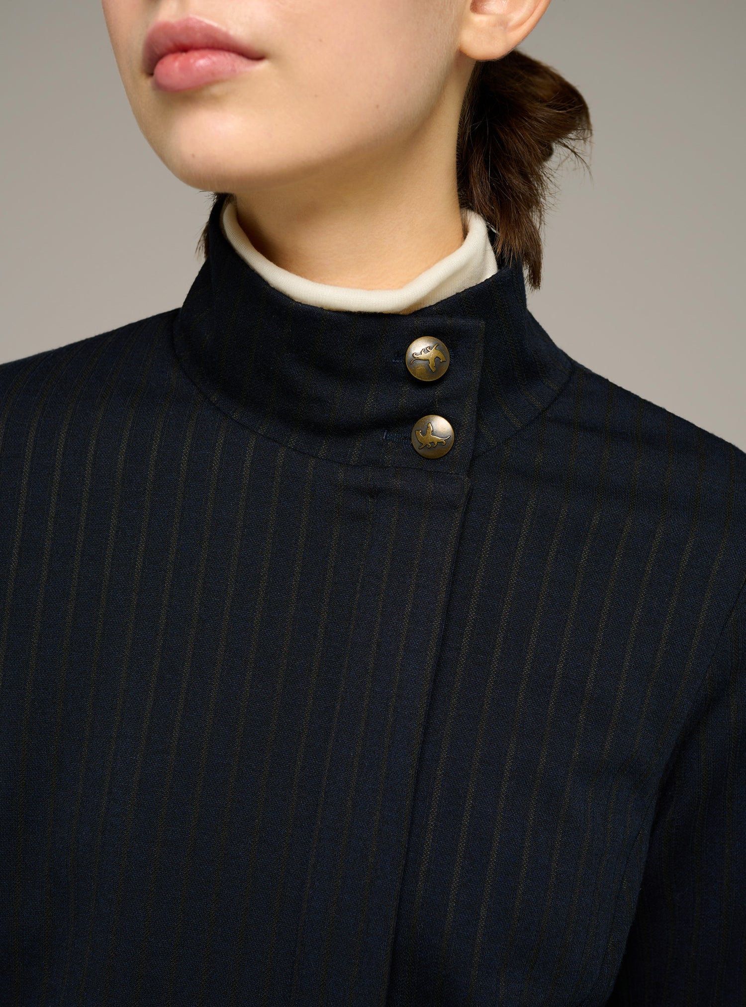 Kurze, taillierte Strickjacke