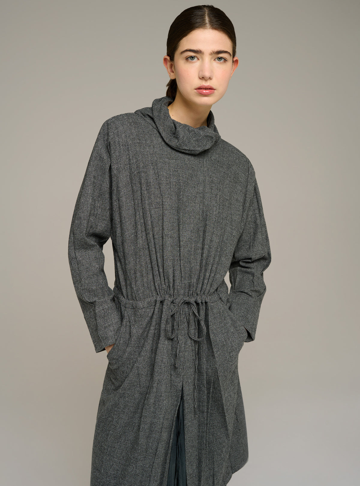 Robe cintrée midi manches longues
