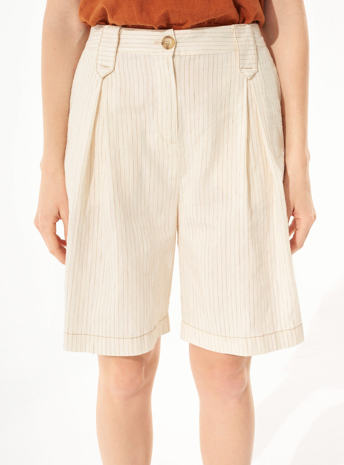 Short acoté 