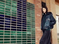 Lange Oversize-Steppjacke mit Kapuze und Print